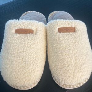 🍍NWOT GAAHUU SLIPPERS🍍SMALL 5-6🍍Q-2